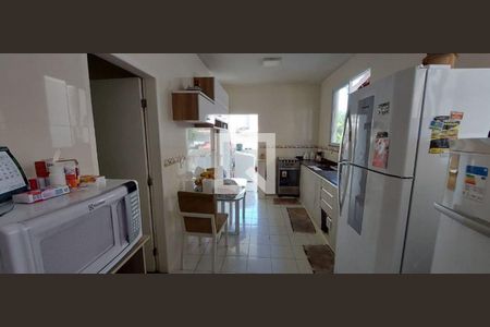 Casa à venda com 239m², 4 quartos e 4 vagas