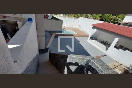 Casa à venda com 239m², 4 quartos e 4 vagas