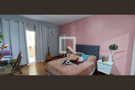 Casa à venda com 239m², 4 quartos e 4 vagas