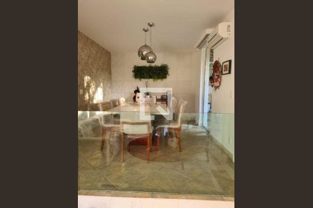 Casa à venda com 4 quartos, 270m² em Cantagalo, Niterói