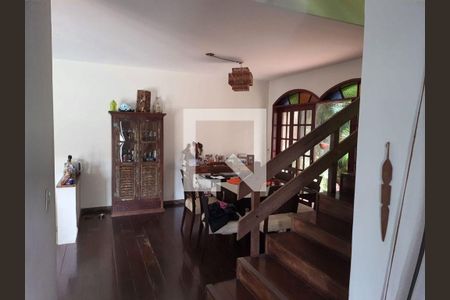 Casa à venda com 5 quartos, 300m² em Badu, Niterói