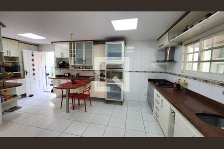 Casa à venda com 4 quartos, 310m² em Maravista, Niterói