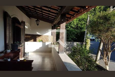 Casa à venda com 5 quartos, 194m² em Jurujuba, Niterói