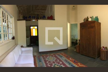 Casa à venda com 4 quartos, 232m² em Muriqui, Niterói