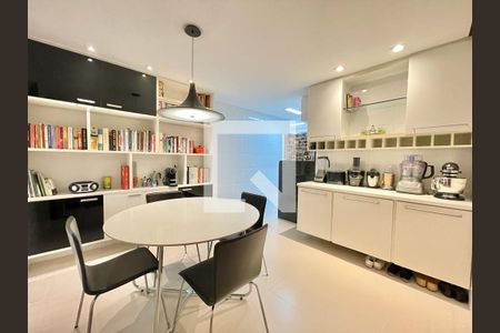 Apartamento à venda com 4 quartos, 165m² em Icaraí, Niterói