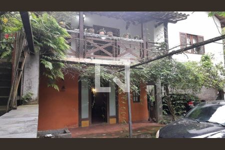 Casa à venda com 4 quartos, 240m² em Matapaca, Niterói