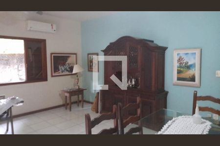 Casa à venda com 4 quartos, 240m² em Matapaca, Niterói
