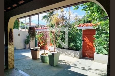 Casa à venda com 3 quartos, 177m² em Piratininga, Niterói