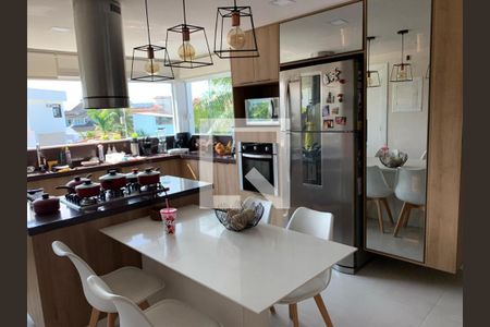 Casa à venda com 4 quartos, 495m² em Camboinhas, Niterói