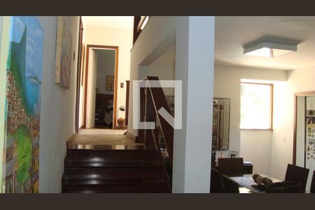 Casa à venda com 3 quartos, 230m² em Cantagalo, Niterói