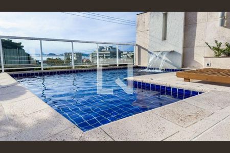 Casa à venda com 5 quartos, 620m² em Charitas, Niterói