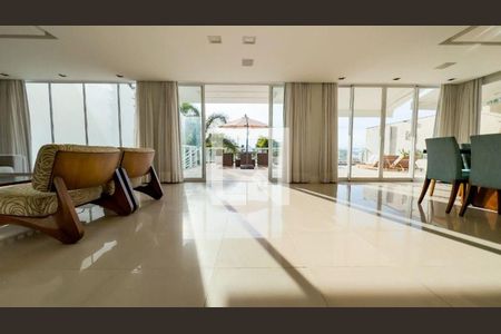 Casa à venda com 5 quartos, 620m² em Charitas, Niterói