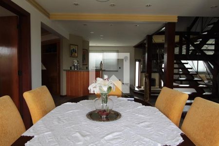 Casa à venda com 4 quartos, 377m² em Pendotiba, Niterói