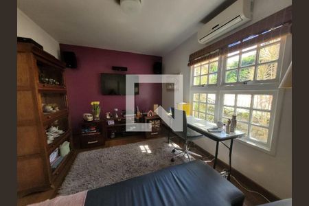 Casa à venda com 4 quartos, 231m² em Matapaca, Niterói