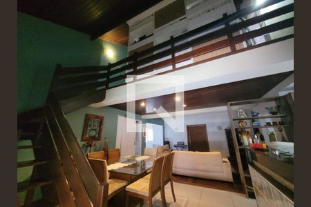 Casa à venda com 4 quartos, 231m² em Matapaca, Niterói