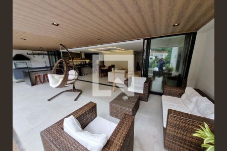 Casa à venda com 4 quartos, 320m² em Itaipu, Niterói