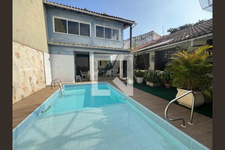 Casa à venda com 4 quartos, 204m² em Piratininga, Niterói