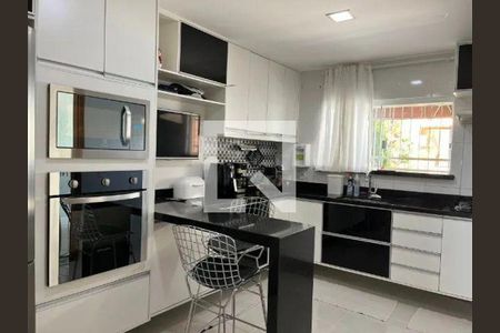 Casa à venda com 3 quartos, 120m² em Serra Grande, Niterói