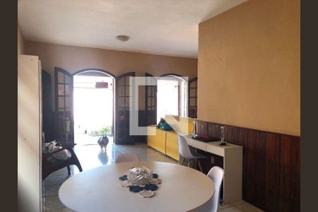Casa à venda com 3 quartos, 209m² em Piratininga, Niterói