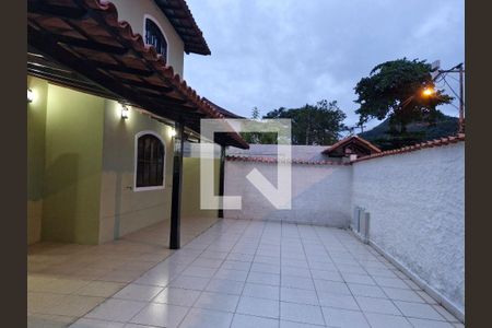 Casa à venda com 3 quartos, 200m² em Piratininga, Niterói