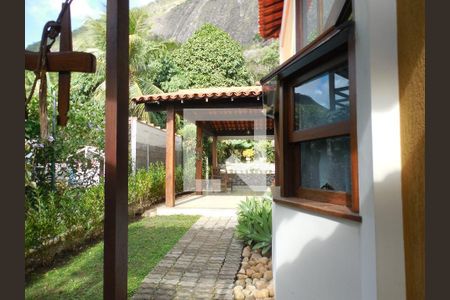 Casa à venda com 4 quartos, 239m² em Itaipu, Niterói