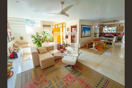 Casa à venda com 5 quartos, 300m² em Itaipu, Niterói