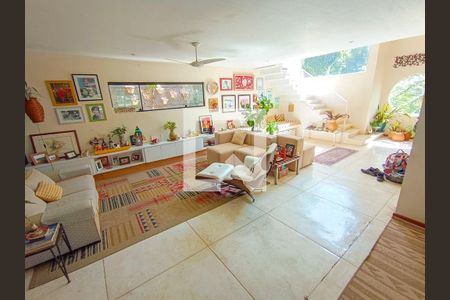 Casa à venda com 5 quartos, 300m² em Itaipu, Niterói