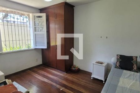 Casa à venda com 3 quartos, 250m² em Piratininga, Niterói