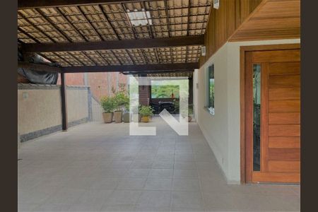 Casa à venda com 4 quartos, 270m² em Pendotiba, Niterói