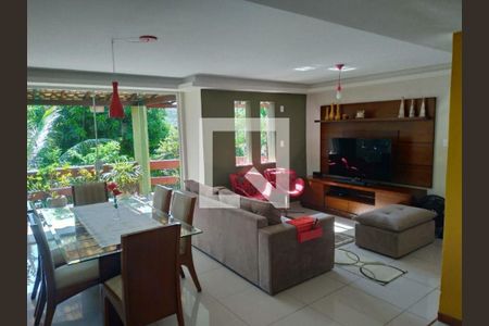 Casa à venda com 4 quartos, 270m² em Pendotiba, Niterói