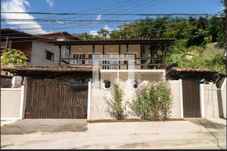 Casa à venda com 3 quartos, 254m² em Serra Grande, Niterói