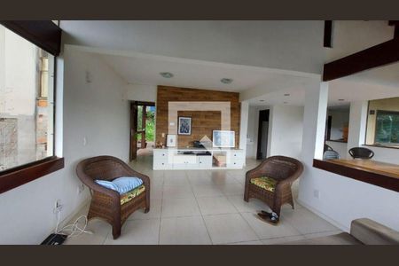 Casa à venda com 4 quartos, 193m² em Itaipu, Niterói