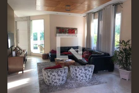 Casa à venda com 4 quartos, 420m² em Pendotiba, Niterói