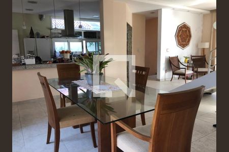 Casa à venda com 4 quartos, 420m² em Pendotiba, Niterói