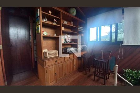 Casa à venda com 4 quartos, 200m² em Badu, Niterói