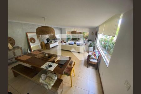 Casa à venda com 3 quartos, 210m² em Itaipu, Niterói