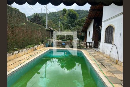 Casa à venda com 3 quartos, 597m² em Maria Paula, Niterói