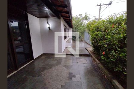 Casa à venda com 5 quartos, 300m² em Maria Paula, Niterói