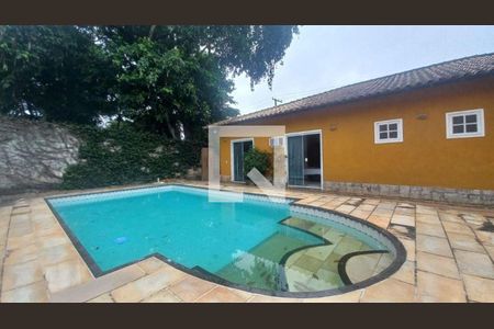 Casa à venda com 4 quartos, 450m² em Maravista, Niterói