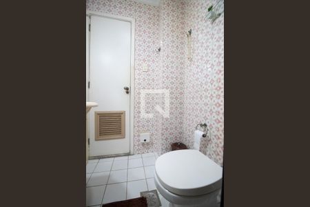 Banheiro social de apartamento à venda com 1 quarto, 53m² em Copacabana, Rio de Janeiro