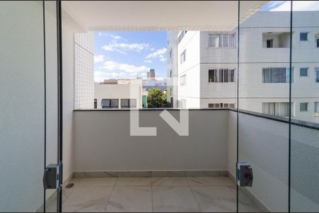 Varanda de apartamento à venda com 3 quartos, 77m² em Coração Eucarístico, Belo Horizonte
