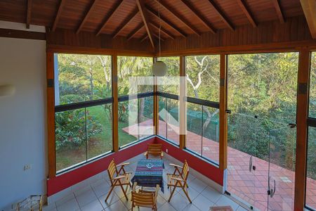 Sala de casa de condomínio à venda com 4 quartos, 300m² em Retiro do Chale, Brumadinho