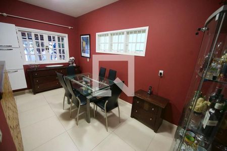 Casa à venda com 5 quartos, 400m² em Pendotiba, Niterói