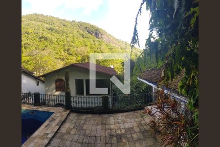 Casa à venda com 5 quartos, 300m² em Serra Grande, Niterói