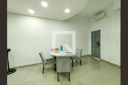 Sala de kitnet/studio para alugar com 1 quarto, 65m² em Serra, Belo Horizonte