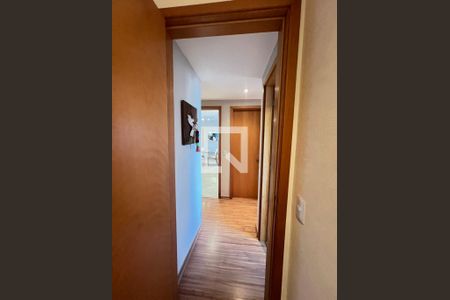 Corredor de apartamento à venda com 3 quartos, 86m² em Vila da Serra, Nova Lima