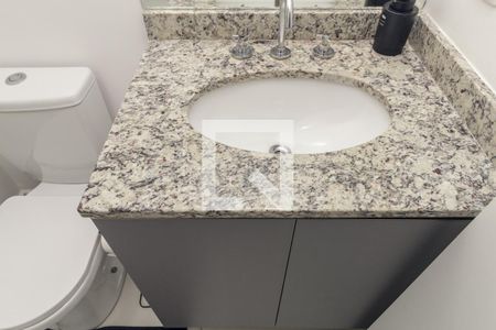 Banheiro de kitnet/studio para alugar com 1 quarto, 22m² em República, São Paulo