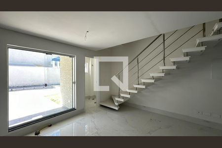 Casa de Condomínio para alugar com 3 quartos, 129m² em Uberaba, Curitiba