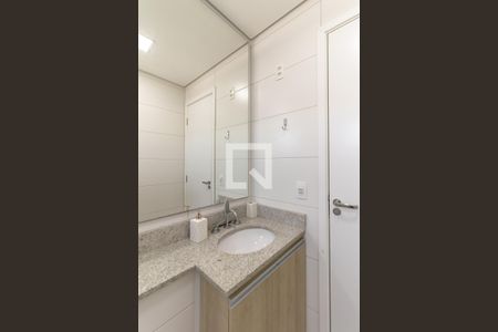 Banheiro de kitnet/studio para alugar com 1 quarto, 26m² em Indianópolis, São Paulo