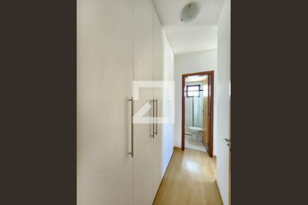 Closet da suíte de apartamento à venda com 3 quartos, 88m² em Vila da Serra, Nova Lima